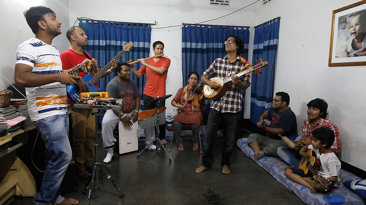 গানপাগল দলের সদস্যরা