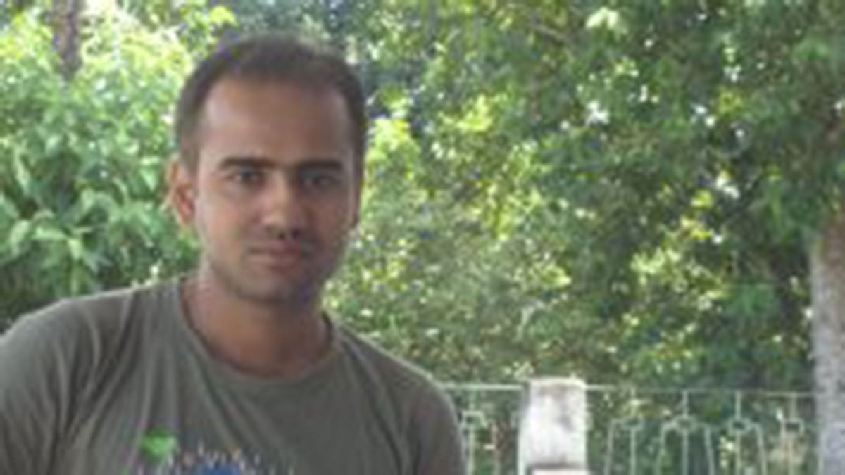 লেখক ইমরান খান।