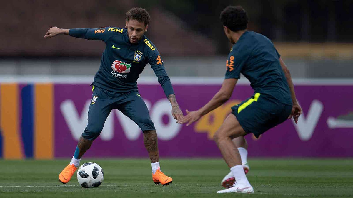 নেইমারদের ভালো পারফরম্যান্সই বিশ্বকাপ নিয়ে ব্রাজিলিয়ানদের মন ঘুরিয়ে দিতে পারে। ছবি: এএফপি