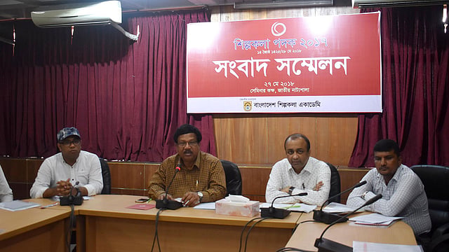 সংবাদ সম্মেলনে বক্তৃতা দেন বাংলাদেশ শিল্পকলা একাডেমির মহাপরিচালক লিয়াকত আলী