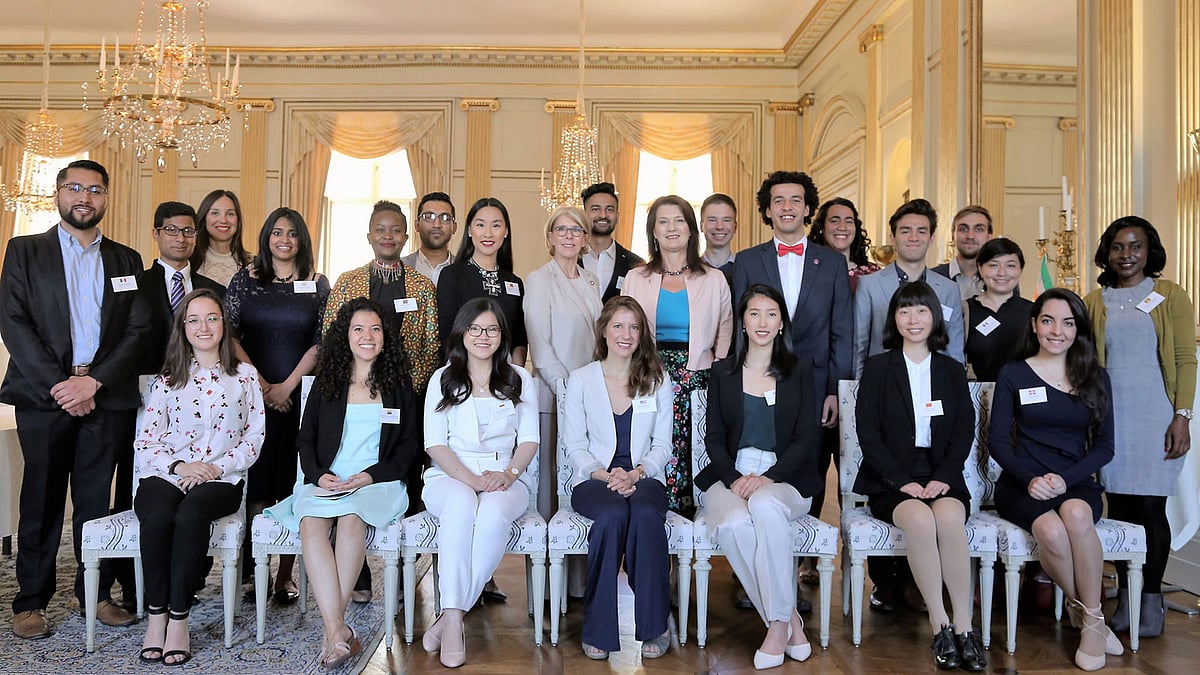 গ্লোবাল সুইড অ্যাওয়ার্ড পাওয়া অন্য শিক্ষার্থীদের সঙ্গে অনুপ (পেছনে, বাঁ থেকে ষষ্ঠ)। ছবি: পার্ল ই কার্লসন