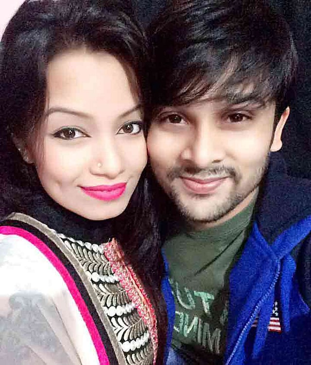 স্ত্রী শামীমা আক্তারের সঙ্গে আসিফ রহমান