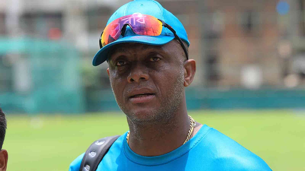 আফগানিস্তানের বিপক্ষে ‘হেডকোচ’ কোর্টনি ওয়ালশই। ফাইল ছবি