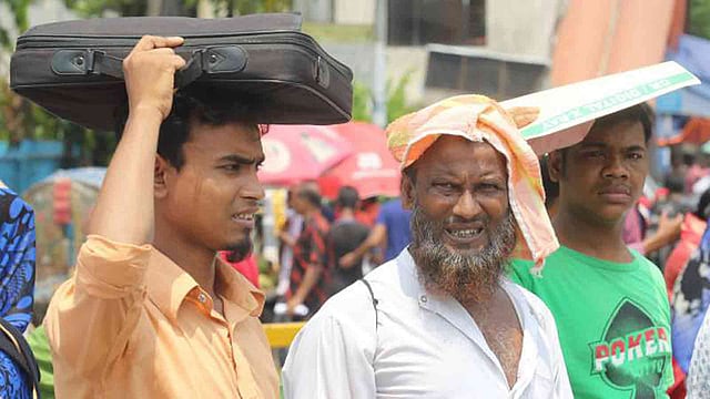 আজ কিছুটা গরম পড়লেও বৃষ্টি-ঝড়ের ঝাপটা আগামীকাল লেগে যেতে পারে। ফাইল ছবি