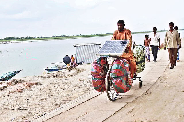 স্থলপথেও চলে সাইফুলের সাইকেল