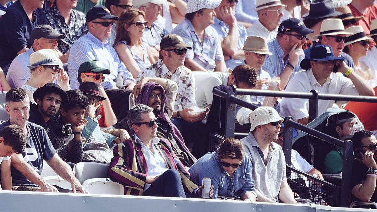 লর্ডসে বসে খেলা দেখছেন ইরফান খান