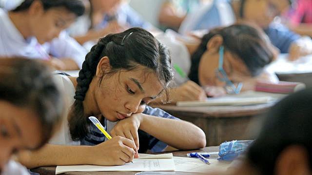 চলতি বছরের জেএসসি এবং জেডিসিতে বিষয় এবং নম্বর কমানোর সিদ্ধান্ত নিয়েছে জাতীয় শিক্ষাক্রম সমন্বয় কমিটি। প্রথম আলো ফাইল ছবি