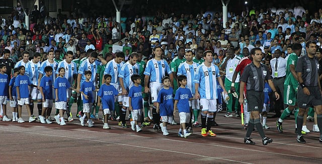 ম্যাচ শুরুর আগে বঙ্গবন্ধু স্টেডিয়ামে দুই দল। ফাইল ছবি