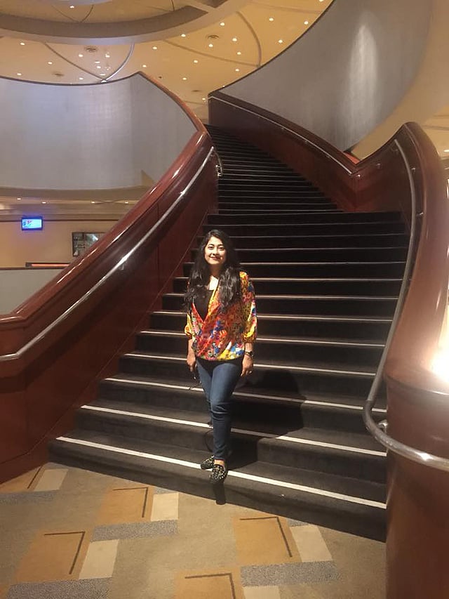 ডলবি থিয়েটারের সিঁড়িতে সুমাইয়া শিমু