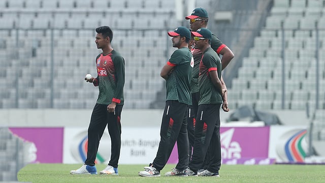 মোস্তাফিজ নেই, কিন্তু সুযোগ এসেছে বাকিদের জ্বলে ওঠার। ছবি: প্রথম আলো