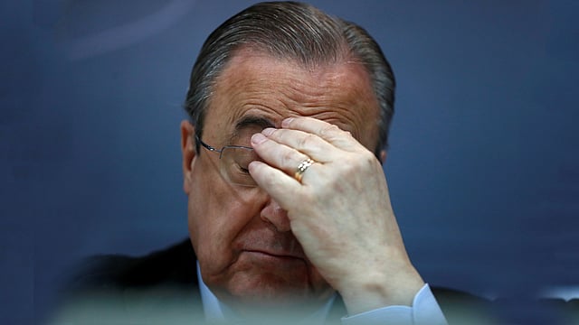 সংবাদ সম্মেলনেও ধাক্কাটা কাটিয়ে উঠতে পারেননি পেরেজ। ছবি: রয়টার্স