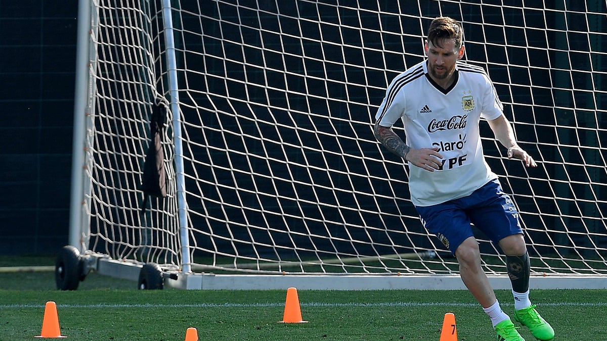 মেসিকে ইসরায়েলে খেলতে না আসার অনুরোধ জানালেন ফিলিস্তিন ফুটবল ফেডারেশেন প্রধান। ছবি: এএফপি