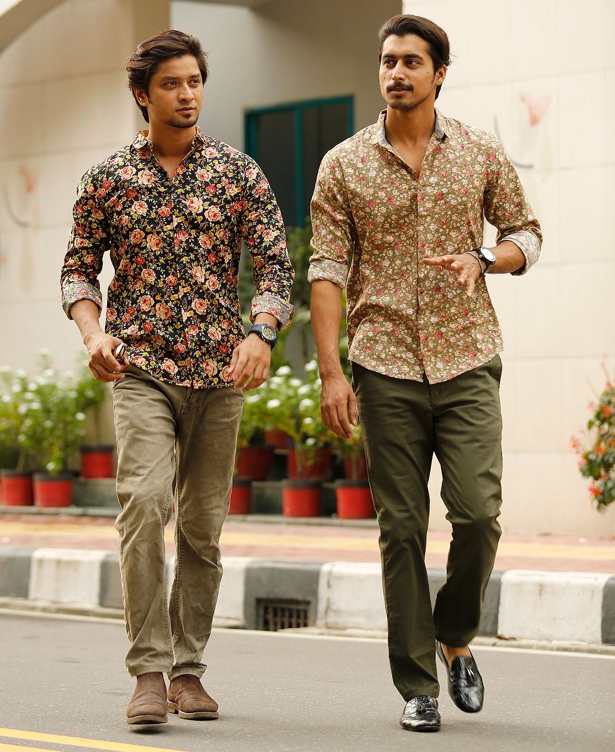 শার্টে ফুল বিশ্ব ফ্যাশনেও জনপ্রিয় এখন। শার্ট: একস্ট্যাসি