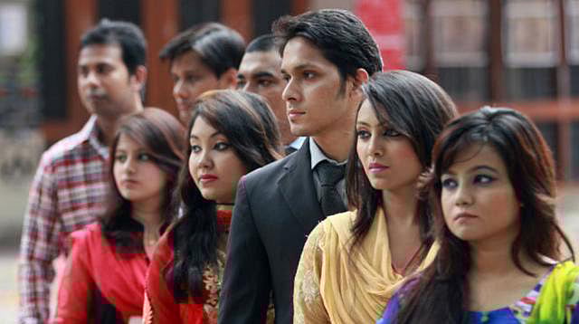 তরুণেরা কীসের ওপর ভরসা রাখবে? ছবি: প্রথম আলো