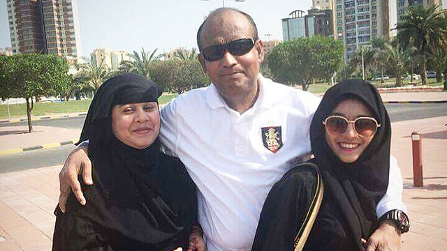 মা–বাবার সঙ্গে সামিয়া