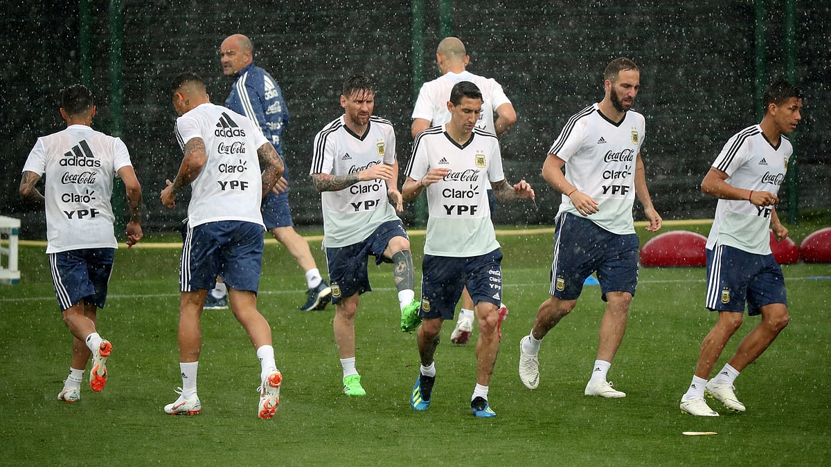 আর্জেন্টিনার সমর্থকদের কাছে সবচেয়ে অপ্রিয় হিগুয়েইন, কারও তালিকায় মেসিও আছেন। ছবিঃ এএফপি