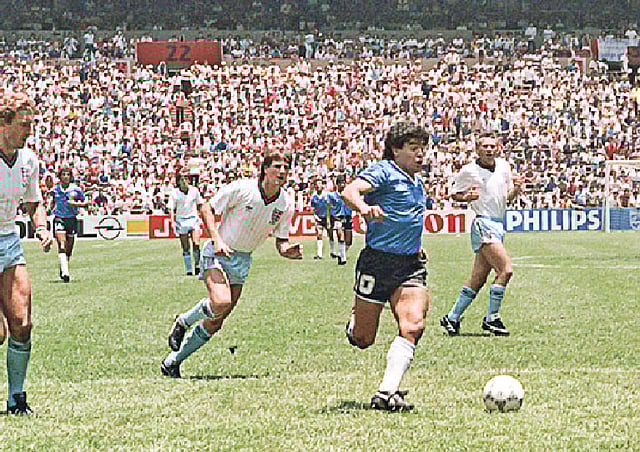 ম্যারাডোনার ‘গোল অব দ্য সেঞ্চুরি’র আগ মুহূর্ত