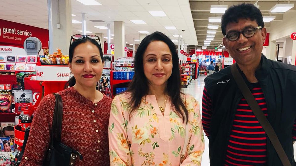 হেমা মালিনীর সঙ্গে তাজিন হালিম ও আফজাল হোসেন। ছবি: ফেসবুক থেকে নেওয়া