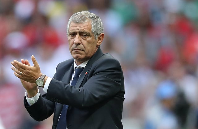 ম্যাচের একটি মুহূর্তে পর্তুগাল-কোচ ফার্নান্দো সান্তোস। ছবি: রয়টার্স