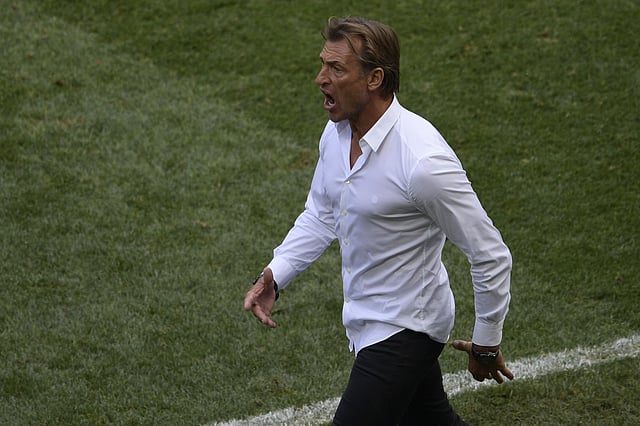 ভালো খেলেও গোল পাচ্ছে না মরক্কো। চিন্তিত মরক্কোর ফরাসি কোচ হার্ভ রেনার্ড। ছবি: এএফপি