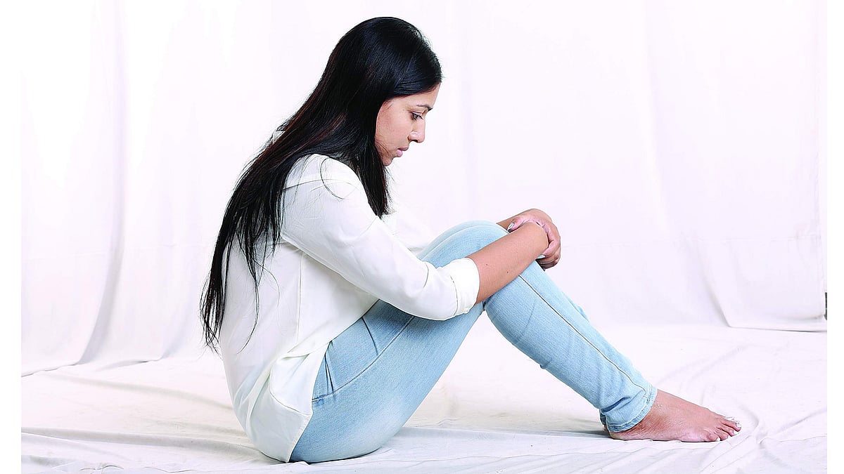 অন্তর্মুখীদের মুখ বন্ধ থাকে। কারণ মনের মধ্যে ভাবনার ডালপালা ছড়াতে থাকে। ছবি: কবির হোসেন