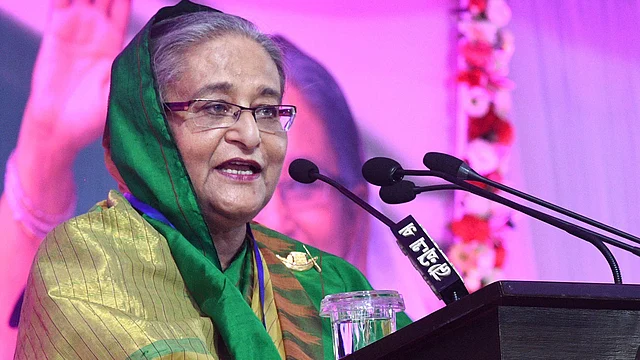গণভবনে শনিবার দুপুরে আওয়ামী লীগের বর্ধিত সভায় বক্তৃতা করেন দলের সভাপতি ও প্রধানমন্ত্রী শেখ হাসিনা। ঢাকা, ২৩ জুন। ছবি: ফোকাস বাংলা