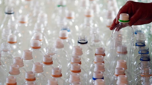 বিশ্বে প্রতিবছর ৩৩০ মিলিয়ন টনের বেশি প্লাস্টিক উৎপাদিত হয়। ছবি: রয়টার্স