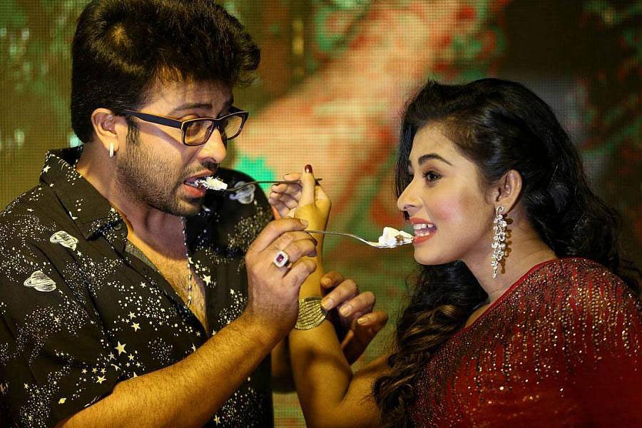 রাগ ভাঙাতে শাকিব খানই এগিয়ে আসেন, বলেছিলেন বুবলী