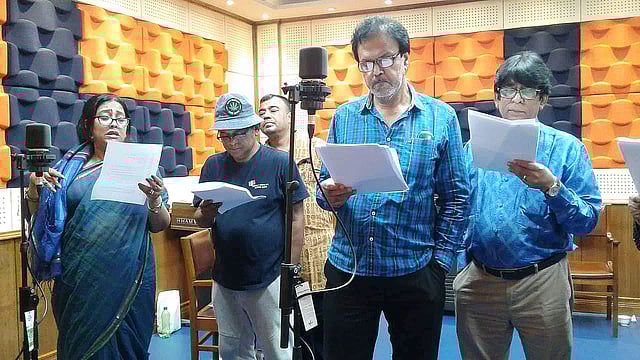 বেতারের স্টুডিওতে মহড়ায় ব্যস্ত (বাঁ থেকে) সুবর্ণা মুস্তাফা, আজাদ আবুল কালাম, তারিক আনাম খান ও মনোজ সেনগুপ্ত। গত মঙ্গলবার।