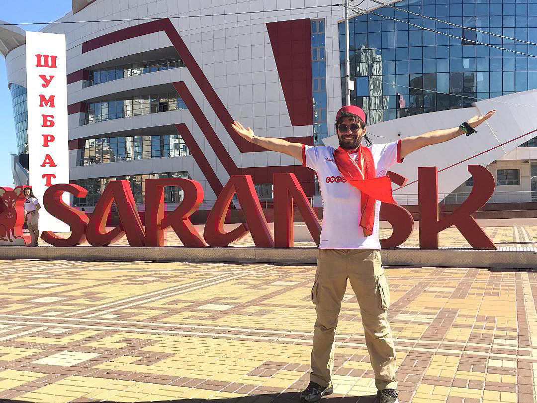 সারানস্কে বৃহস্পতিবার গ্রুপ পর্যায়ের শেষ ম্যাচে পানামা খেলবে তিউনিসিয়ার বিপক্ষে। শহরের প্রধান স্কয়ারে প্রথম আলোর ক্যামেরার সামনে এভাবে ধরা দিলেন তিউনিসিয়ার এই সমর্থক। ২৮ জুন, সারানস্ক, রাশিয়া। ছবি: জামিল খান