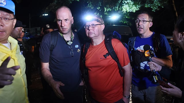 উদ্ধারকাজে ব্রিটিশ ডাইভাররাও যুক্ত হয়েছেন।