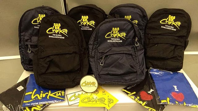 প্রস্তুত চিরকুট সদস্যদের ব্যাগ। ছবি: সংগৃহীত