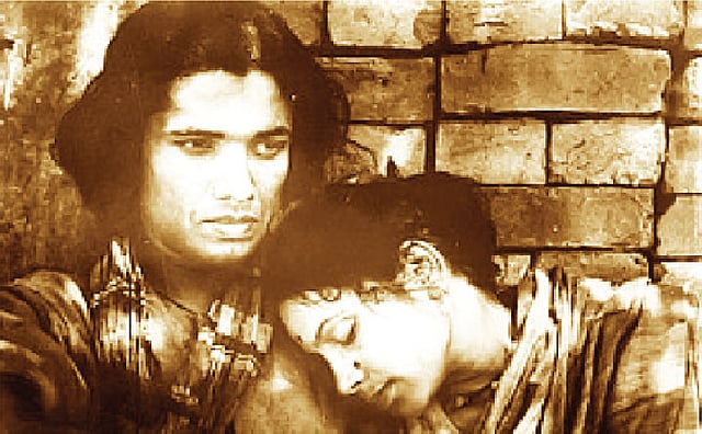 জাগো হুয়া সাভেরা ছবিতে খান আতাউর রহমান ও তৃপ্তি মিত্র