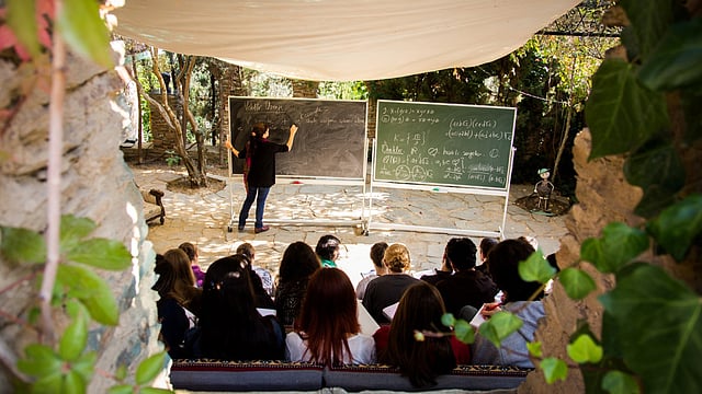 আলী নেসিনের নামের সূত্রেই এটি এখন ‘নেসিন গণিত গ্রাম’ নামে পরিচিতি পেয়ে গেছে। ছবি: নেসিন ম্যাথ ভিলেজের ওয়েবসাইট থেকে নেওয়া।