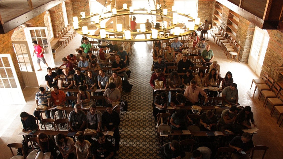 তুরস্কের ইজমির প্রদেশের সিরিঞ্চ নামে পাহাড়ি এলাকার ঢালুতে গড়ে ওঠা ছোট্ট একটা গ্রাম এটি। ছবি: নেসিন ম্যাথ ভিলেজের ওয়েবসাইট থেকে নেওয়া।