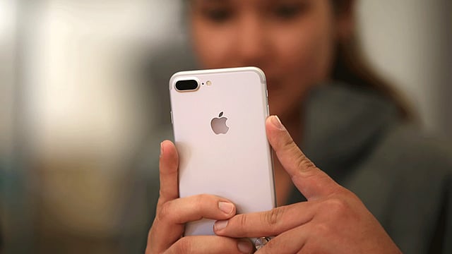 মোবাইল ফোন কম ব্যবহারের পক্ষে অনেকেই।