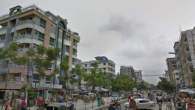 তৃতীয় লিঙ্গের মানুষদের মোটা অঙ্কের চাঁদা আদায় এখন ঢাকার উত্তরার ১২টি সেক্টরের নিয়মিত ঘটনা। ছবি: গুগল স্ট্রিট ভিউ