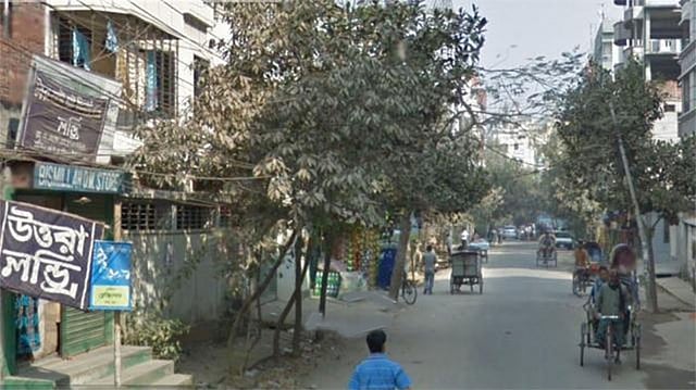 আতঙ্কিত এলাকাবাসী ভয়ে প্রশাসনের কাছে প্রতিকার চাইতে যান না। ছবি: গুগল স্ট্রিট ভিউ