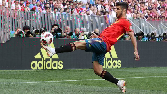 প্রথম বিশ্বকাপটা দু:স্বপ্নই হয়ে থাকবে মার্কো এসেনসিওর কাছে। ছবি: রয়টার্স।