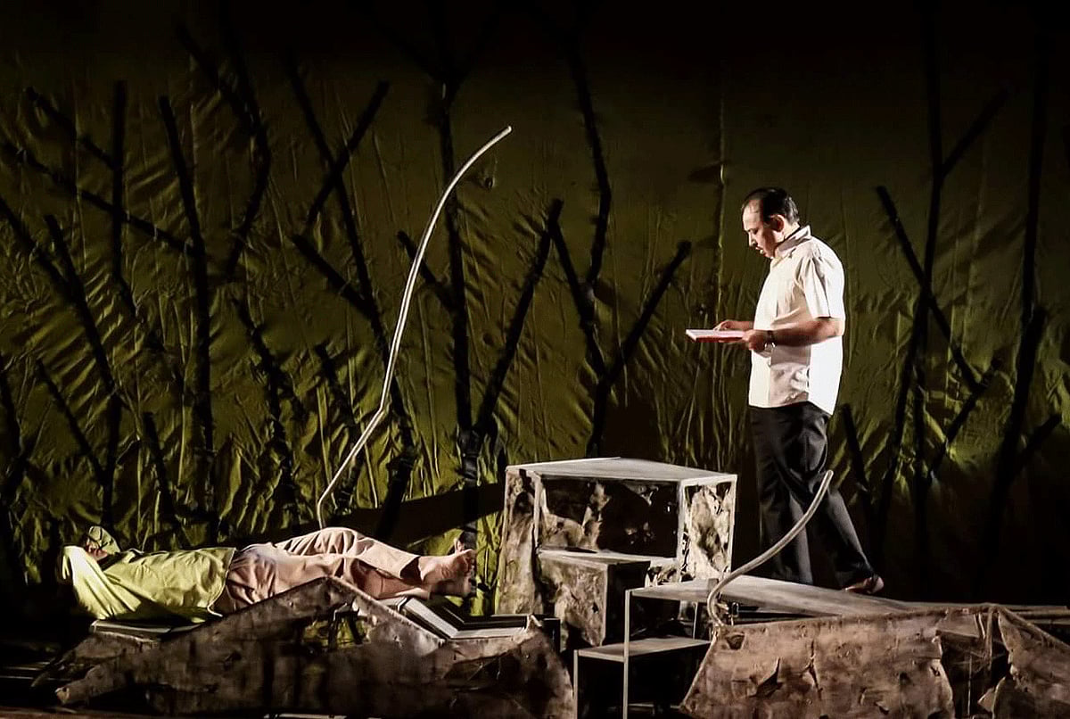 থিয়েটার আর্ট ইউনিট প্রযোজিত ‘সময়ের প্রয়োজনে’ নাটকের একটি দৃশ্য। ফাইল ছবি