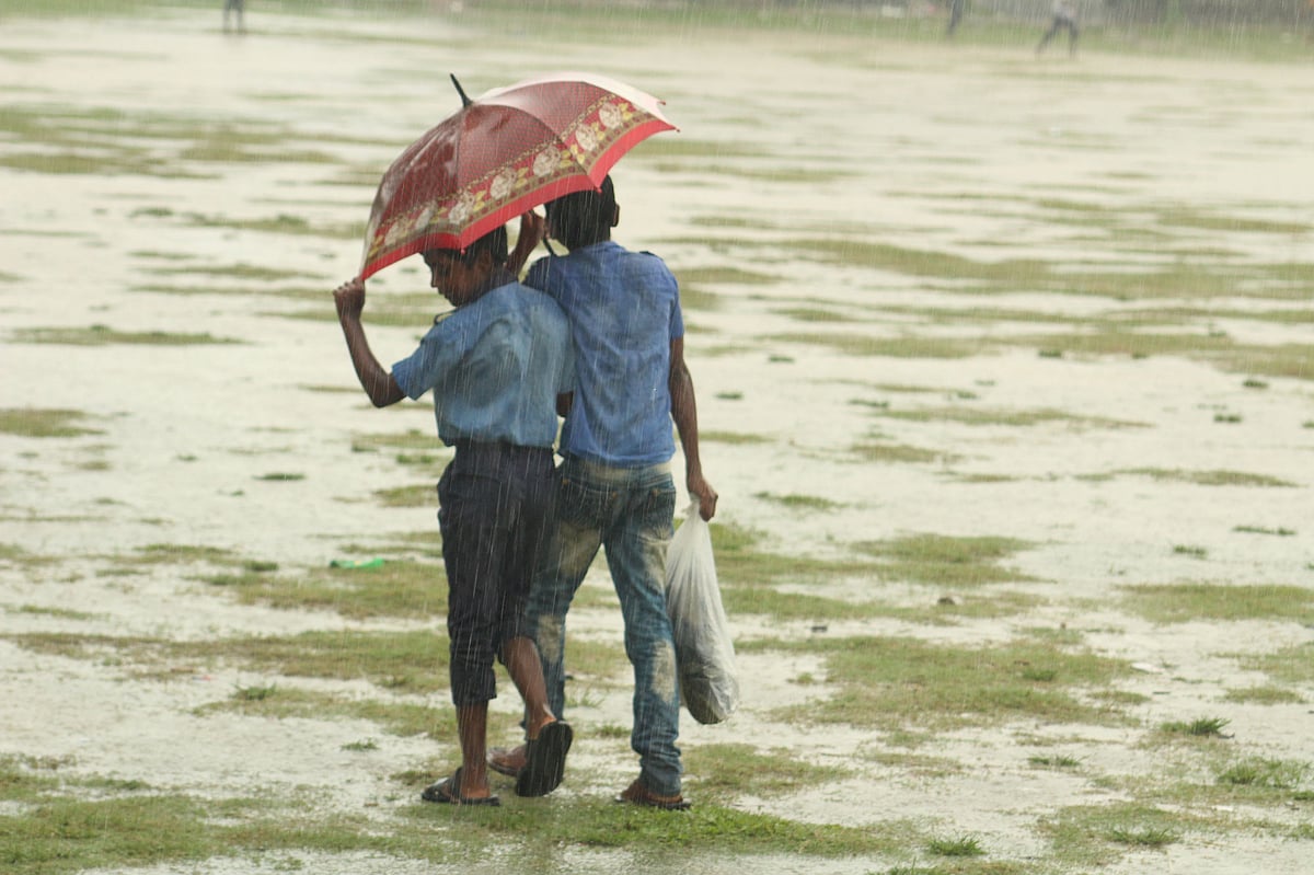 ঢাকার বর্ষা আশীর্বাদ নাকি অভিশাপ? ছবি: প্রথম আলো