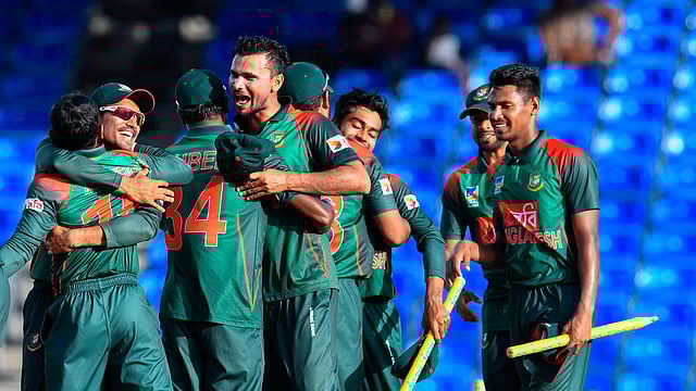 ওয়েস্ট ইন্ডিজের মাটিতে সিরিজ জয়ের পর বাংলাদেশ দল। ছবি: এএফপি