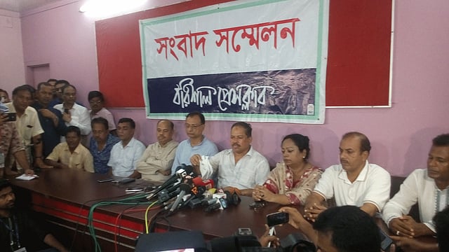 বরিশাল প্রেসক্লাবে সংবাদ সম্মেলন করে বিএনপির মেয়র প্রার্থী মজিবর রহমান সরওয়ার ভোট বর্জনের ঘোষণা দেন। ছবি: এম জসীম উদ্দীন