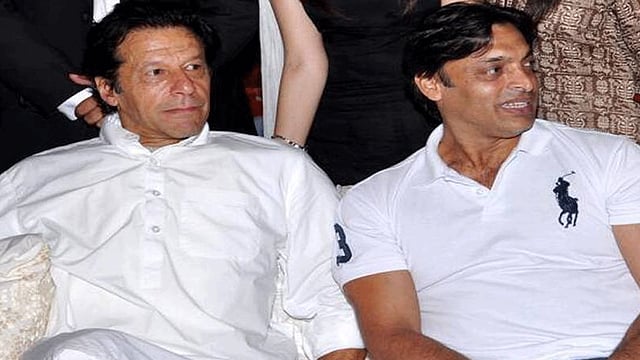ইমরান খান নির্বাচিত হওয়ায় খুশি শোয়েব আখতার। ফাইল ছবি