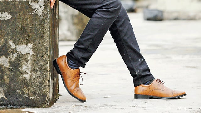 চামড়ার জুতা পা রাখবে সুরক্ষিত