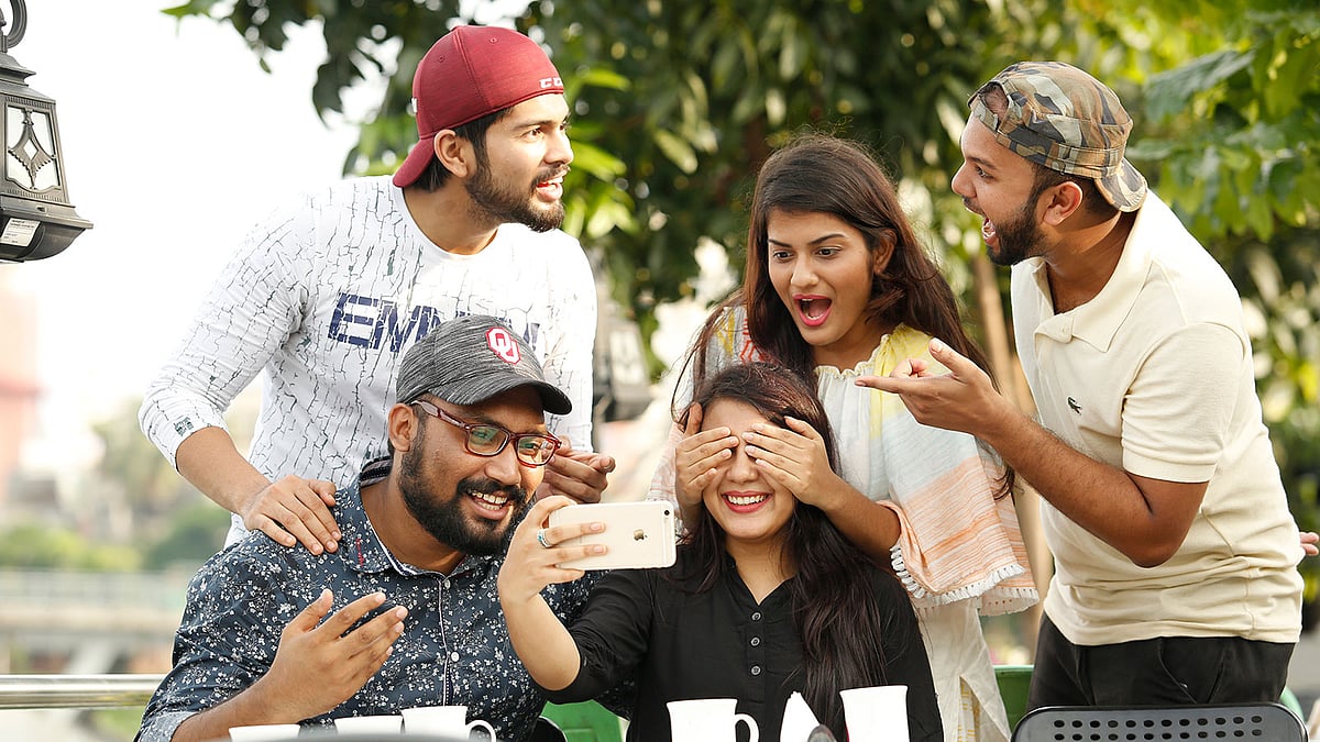 নির্মল বন্ধুত্বের শক্তি হচ্ছে ভালোবাসার শক্তি। মডেল: সৌরভ, আরেফিন, জান্নাত, মৌ ও জয়ন্ত। ছবি: সুমন ইউসুফ