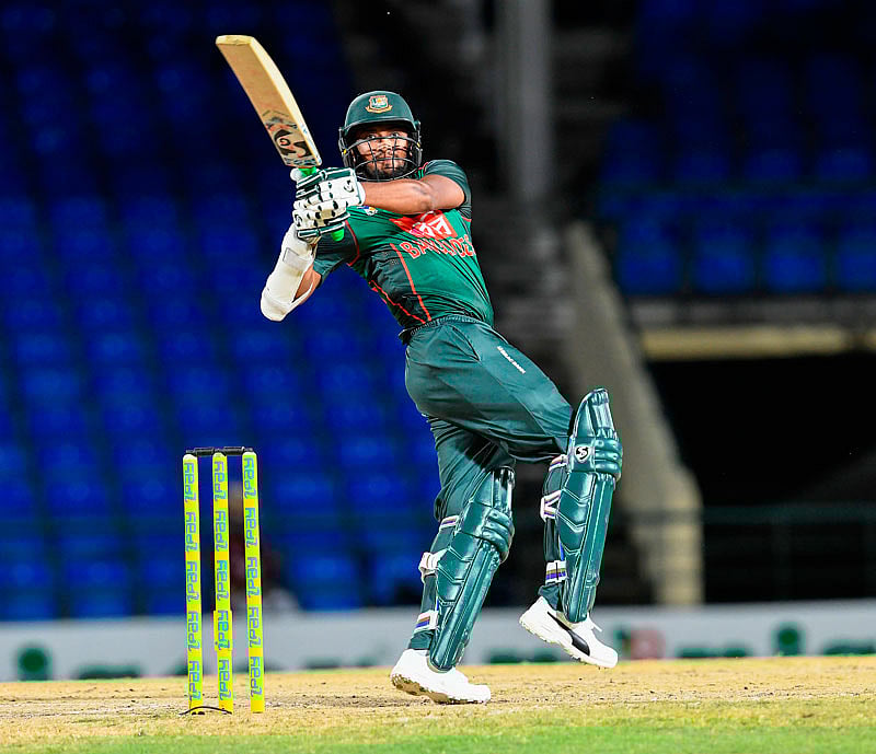 তামিম-সৌম্যকে আগলেই রাখলেন সাকিব আল হাসান। নিজেকে নিয়েও করলেন আক্ষেপ। ছবি: এএফপি