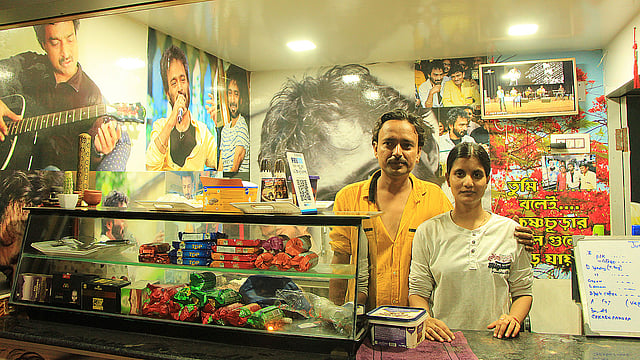 গৌরব গুহ ও তাঁর স্ত্রী মিলে চালান নচিকেতা নামের এই দোকান