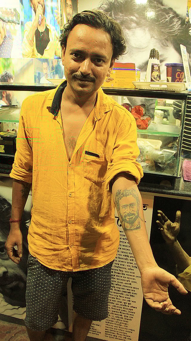 হাতেও এঁকেছেন নচিকেতার উল্কি