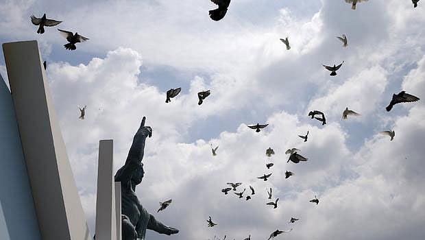 জাপানের নাগাসাকি শহরের নাগাসাকি শান্তি উদ্যানে স্থাপিত পিস স্ট্যাচু। ছবি: রয়টার্স